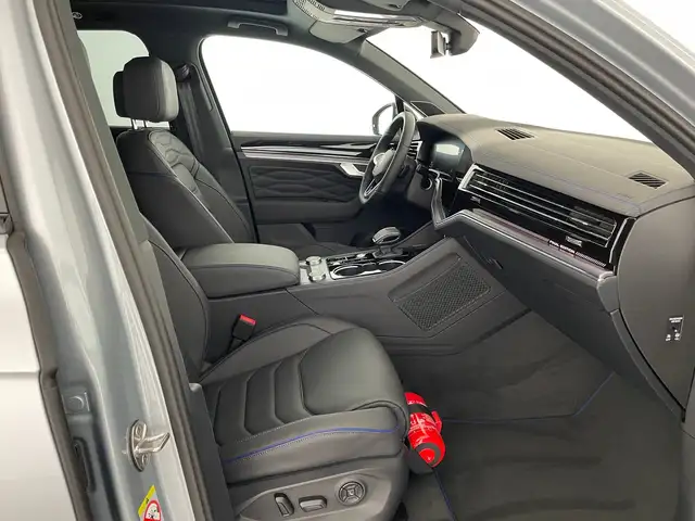 Volkswagen Touareg view 10