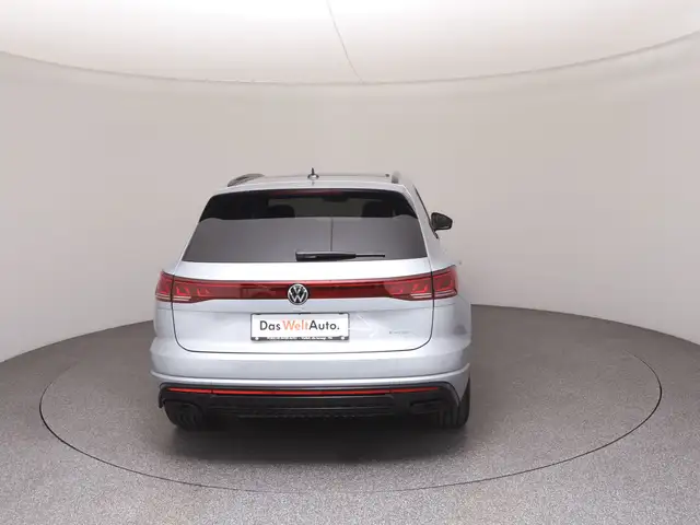Volkswagen Touareg view 6