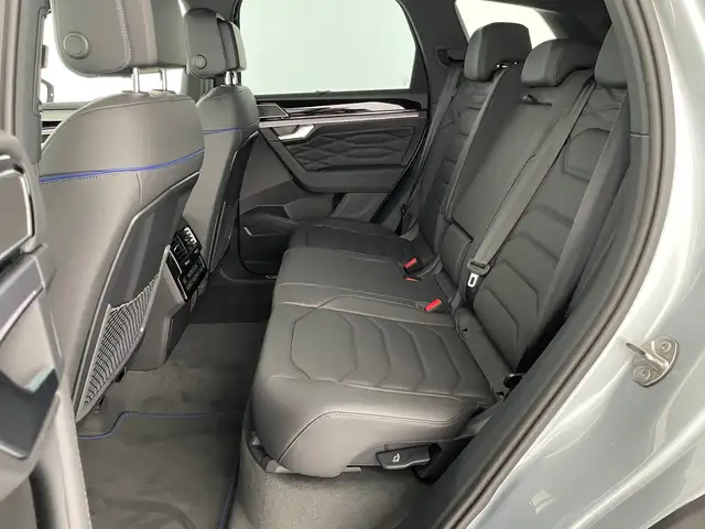 Volkswagen Touareg view 11