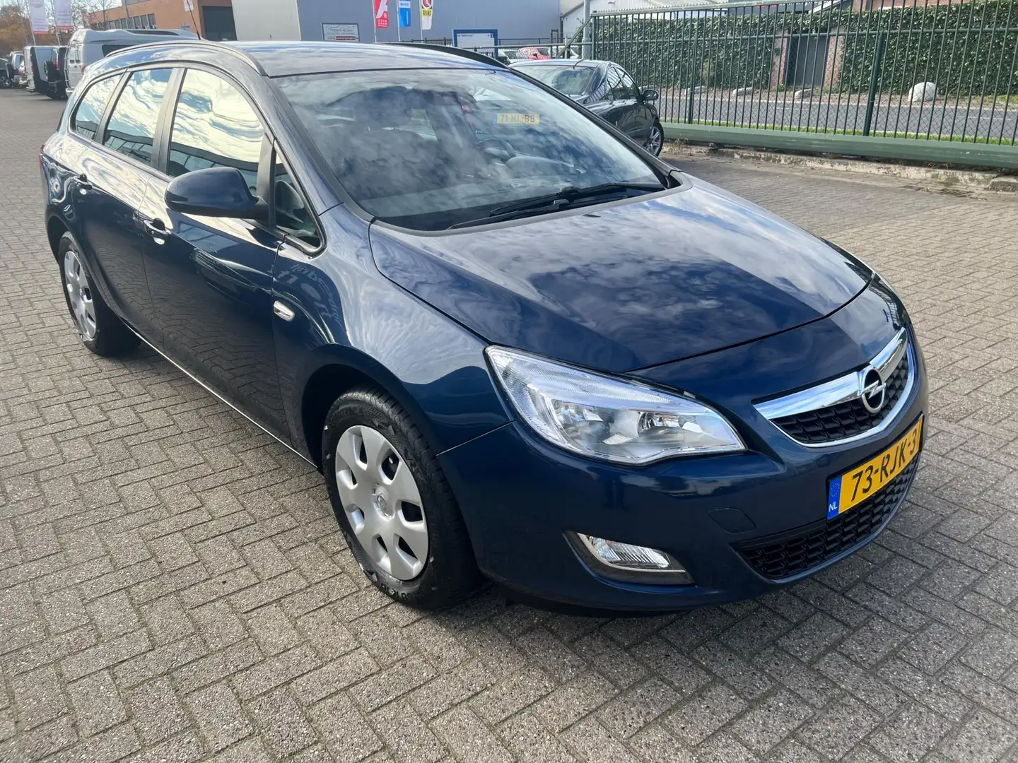 Opel Astra Sports Tourer 1.4 Edition Bleu - 2