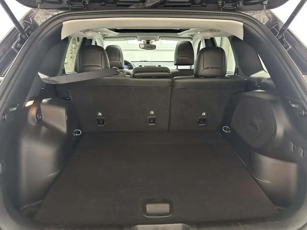 Jeep Cherokee снимка Jeep Cherokee