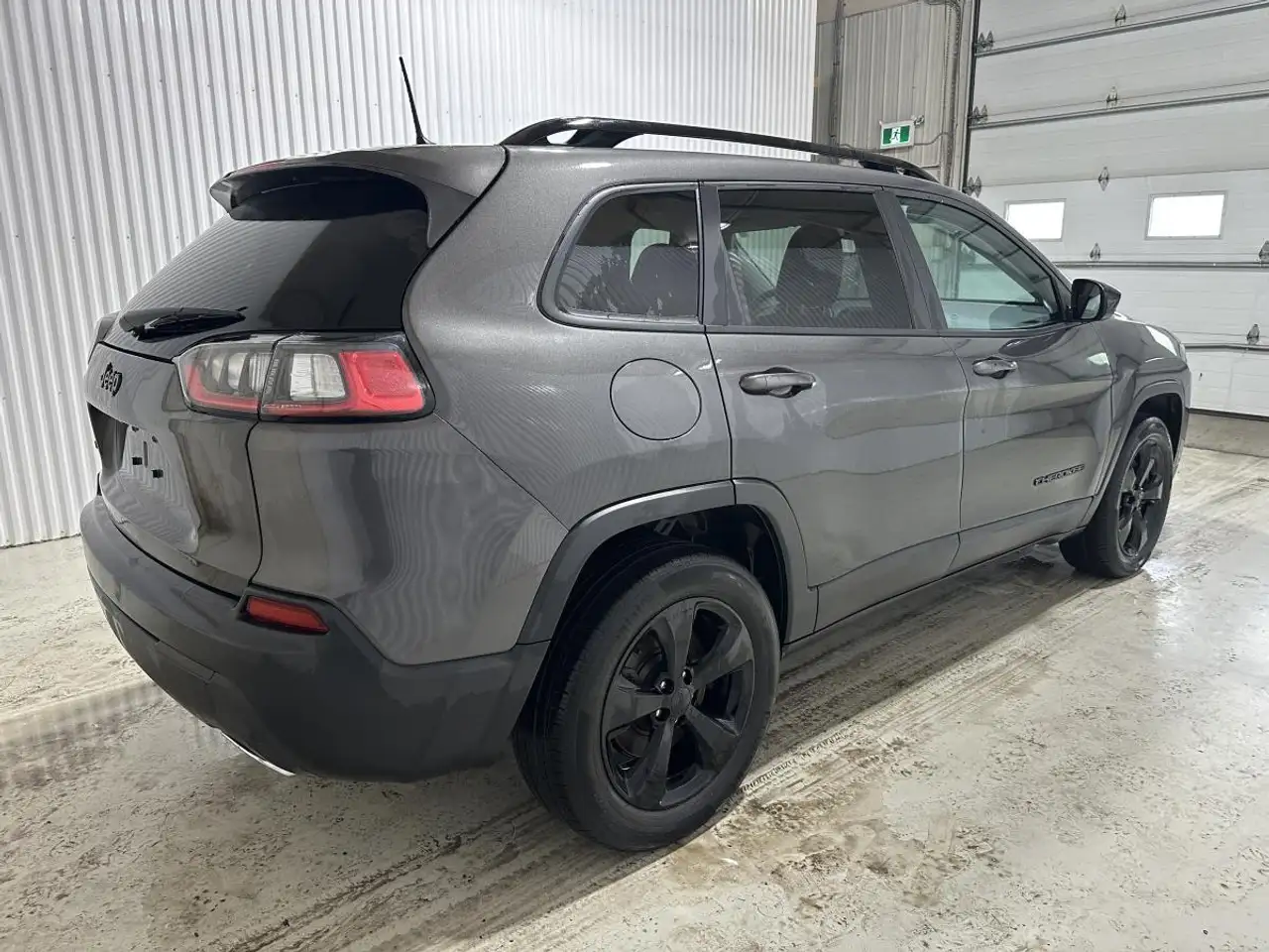 Jeep Cherokee снимка Jeep Cherokee