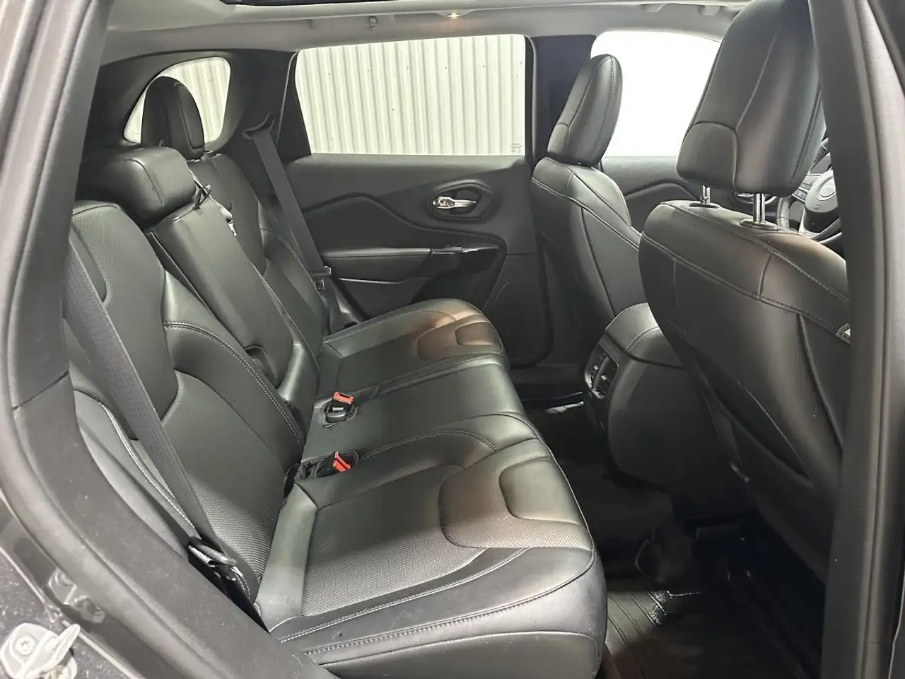 Jeep Cherokee снимка Jeep Cherokee