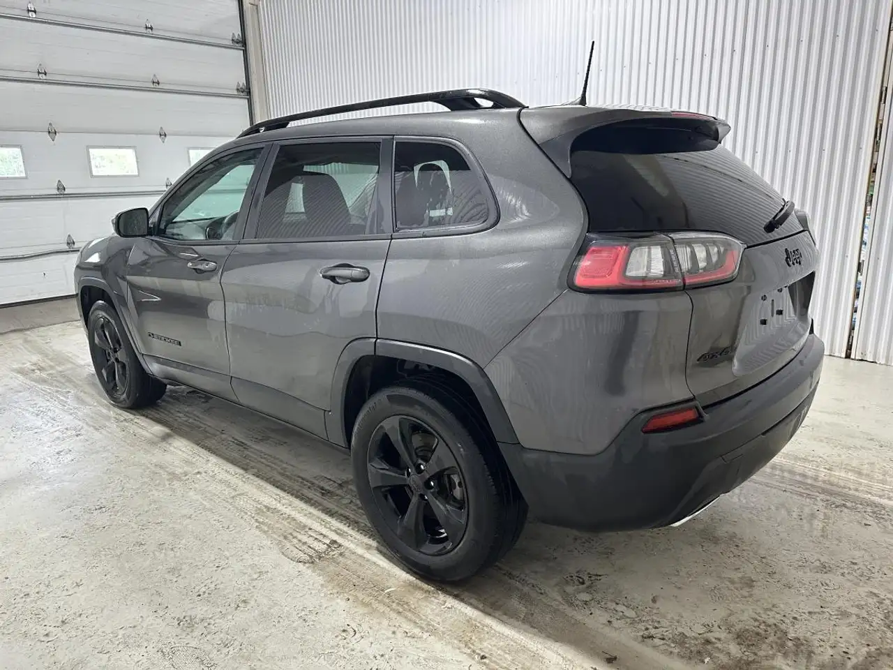 Jeep Cherokee снимка Jeep Cherokee
