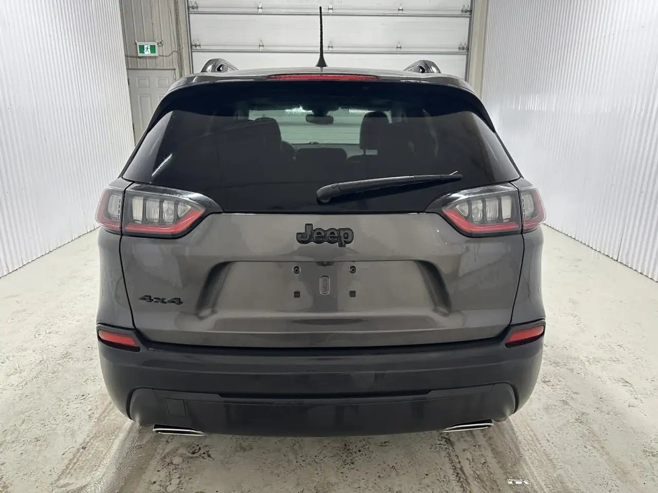 Jeep Cherokee снимка Jeep Cherokee