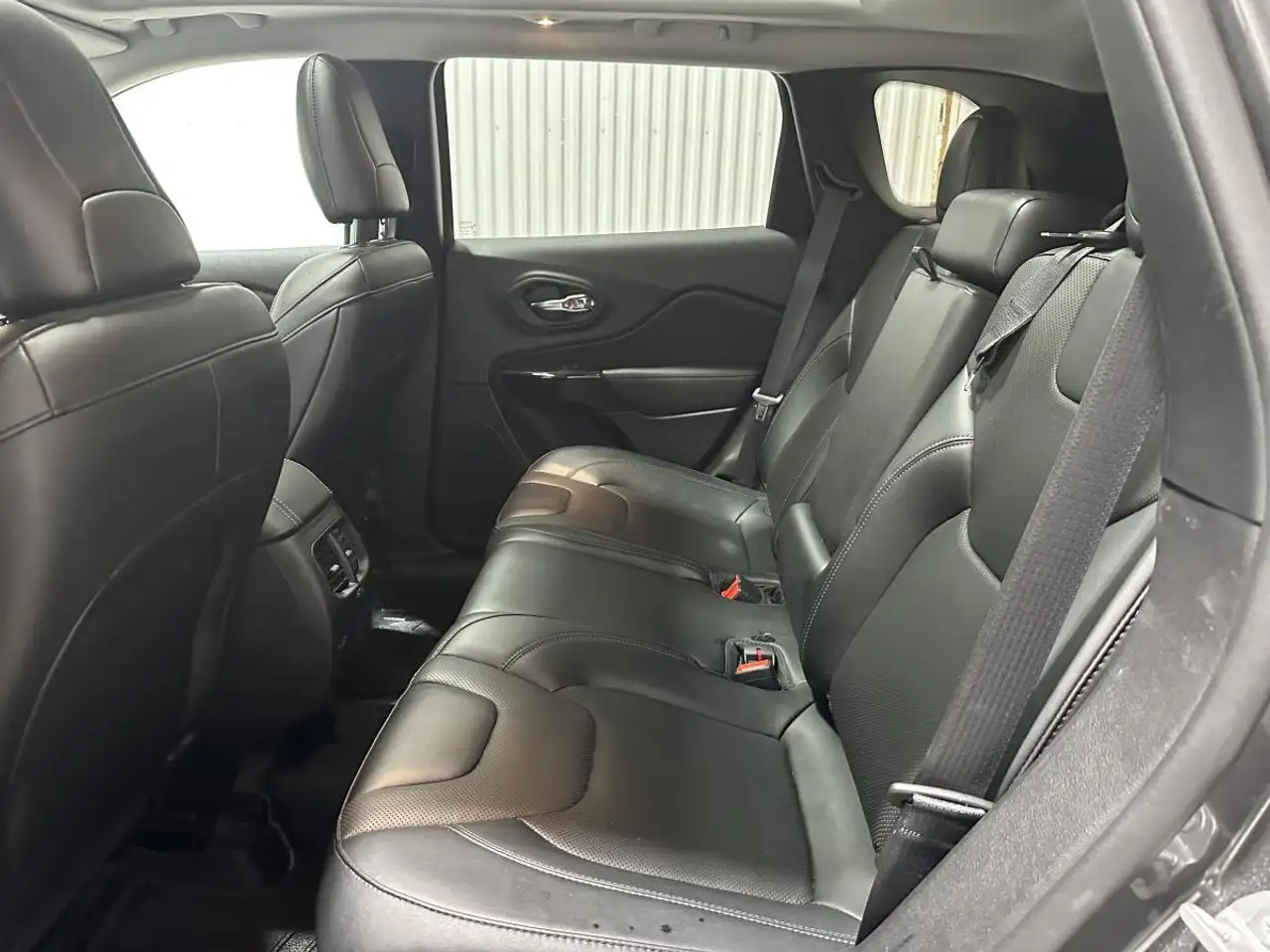 Jeep Cherokee снимка Jeep Cherokee