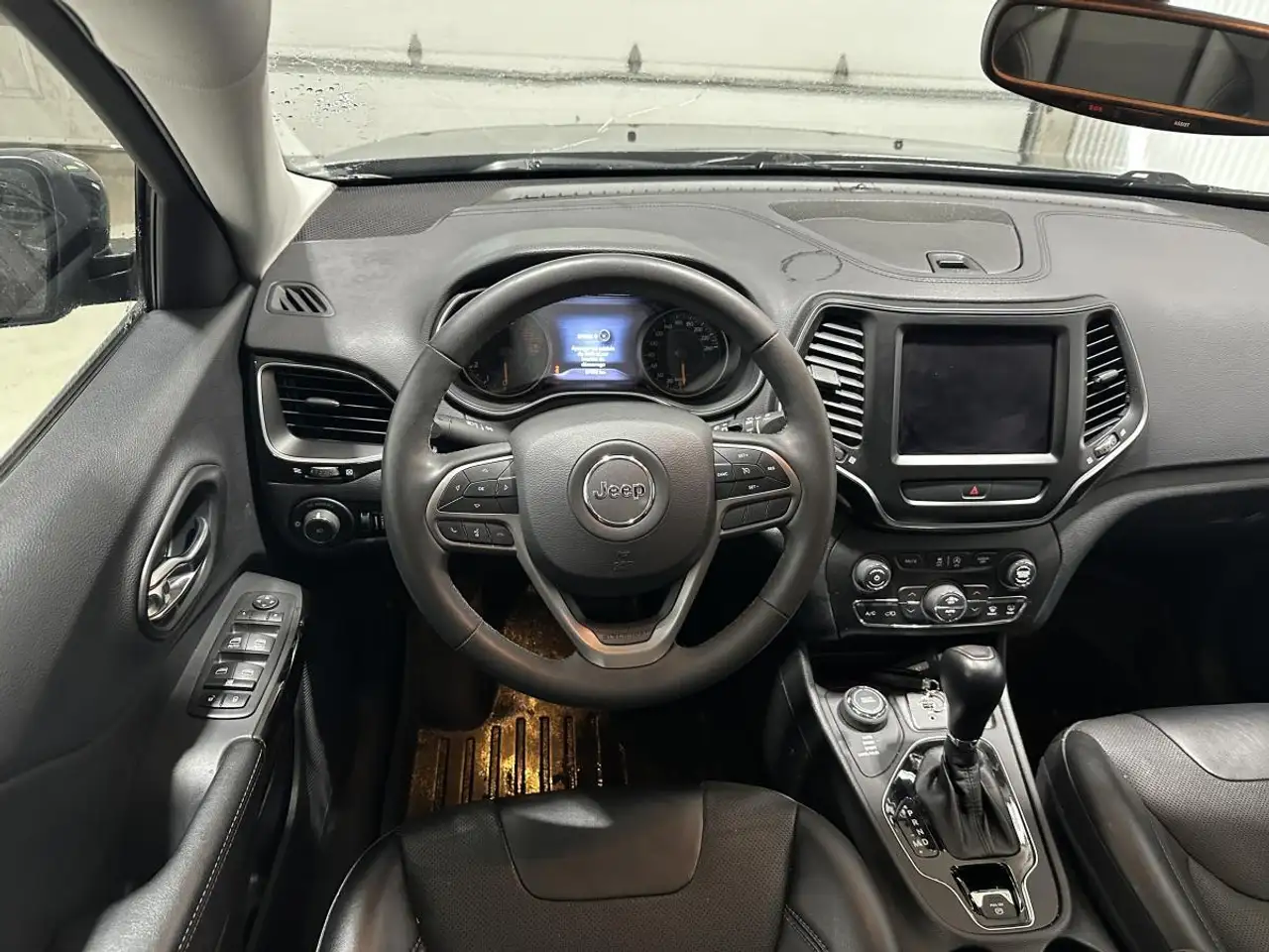 Jeep Cherokee снимка Jeep Cherokee