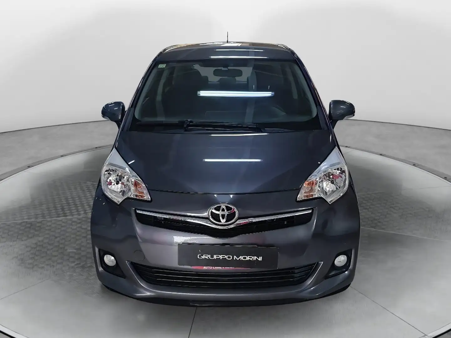 Toyota Verso-S Verso-S 1.3 MT Style Grijs - 2