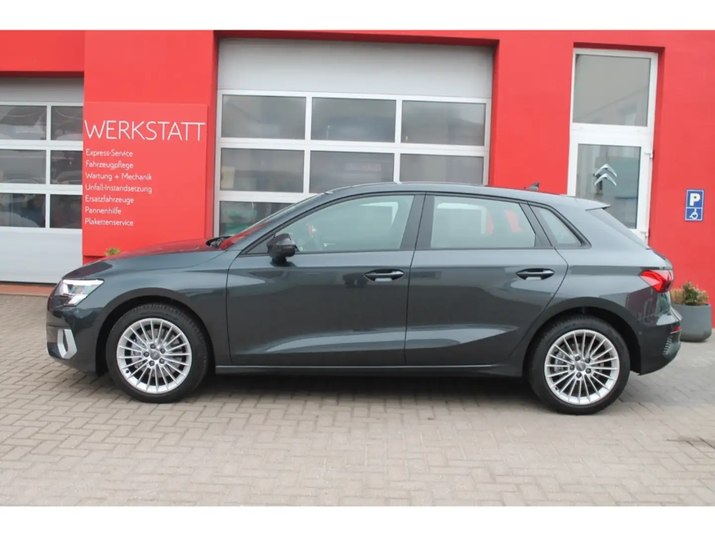 Audi A3 Sportback 35 TFSI advanced Dach Kamera LED Shz Grau - 2