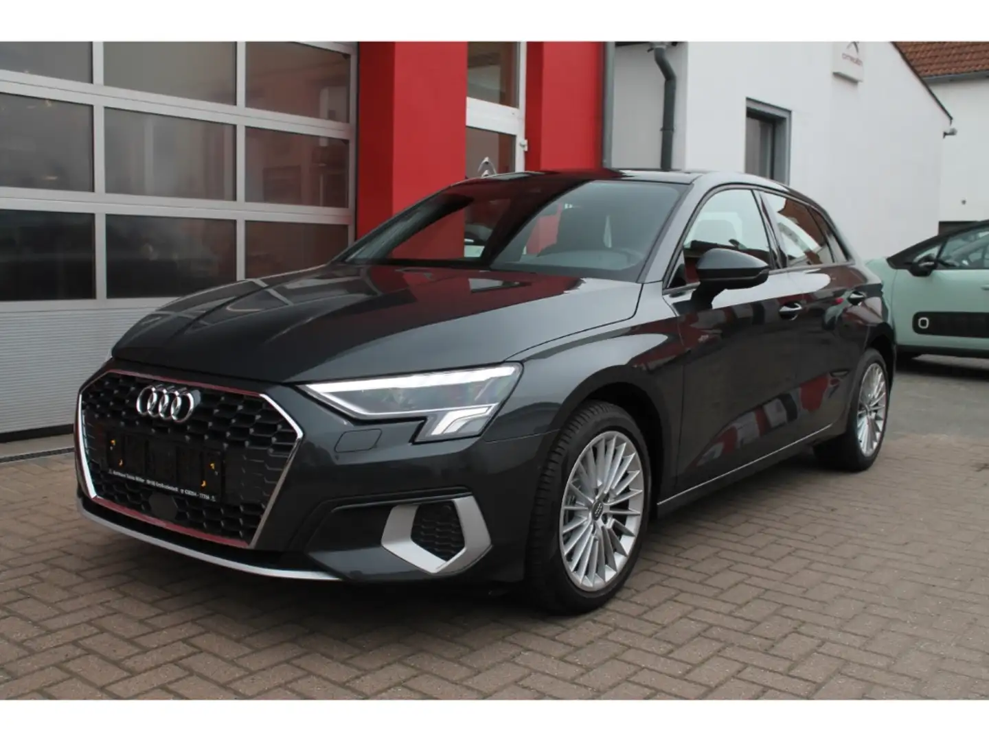 Audi A3 Sportback 35 TFSI advanced Dach Kamera LED Shz Grau - 1