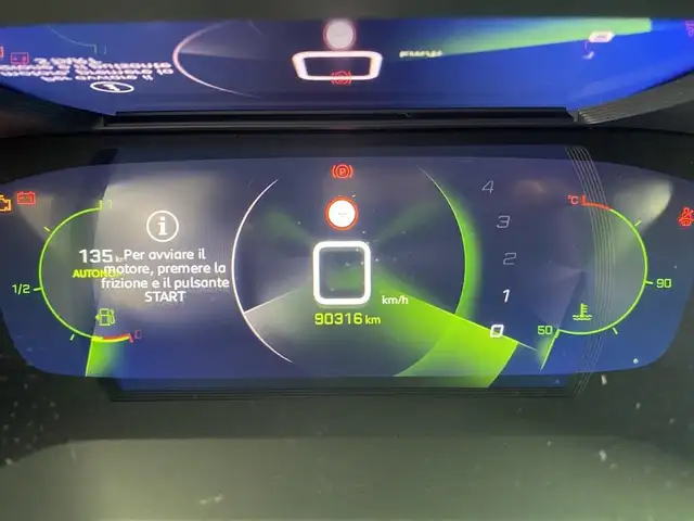 Peugeot 2008 view 16