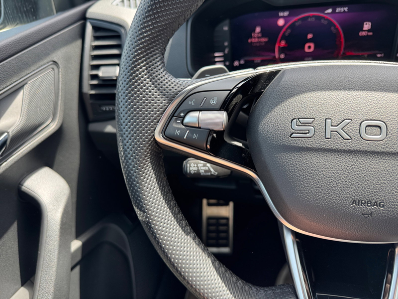 Skoda Karoq SPORTLINE 1.5 TSI DSG AUTOMAAT /// Wegklapbare trekhaak /// Achteruitrijcamera /// Zetelverwarming / — photo 14