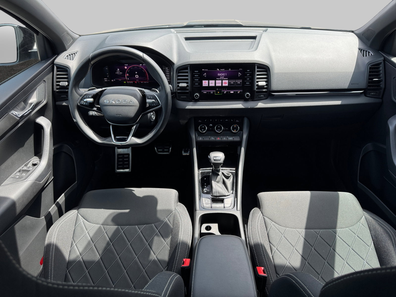 Skoda Karoq SPORTLINE 1.5 TSI DSG AUTOMAAT /// Wegklapbare trekhaak /// Achteruitrijcamera /// Zetelverwarming / — photo 13