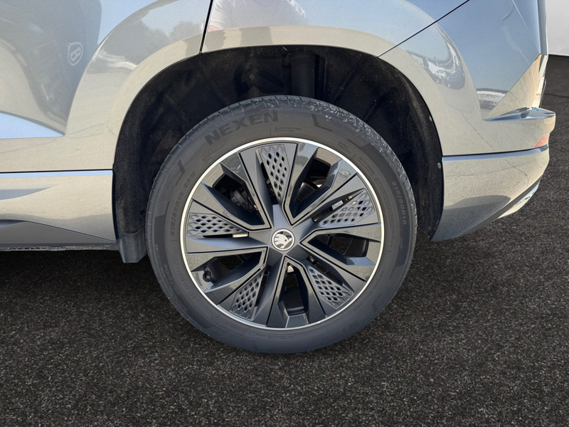 Skoda Karoq SPORTLINE 1.5 TSI DSG AUTOMAAT /// Wegklapbare trekhaak /// Achteruitrijcamera /// Zetelverwarming / — photo 9