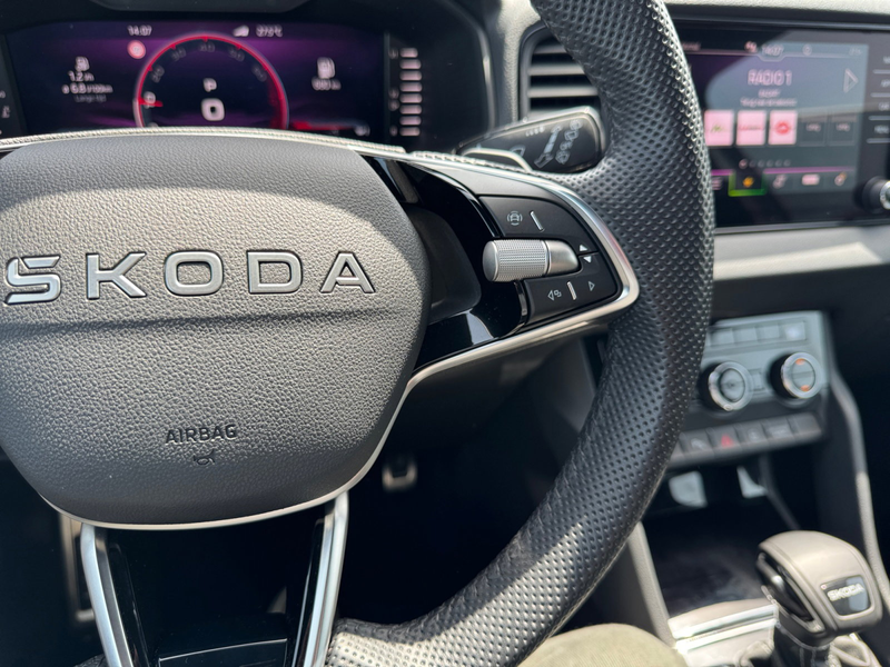 Skoda Karoq SPORTLINE 1.5 TSI DSG AUTOMAAT /// Wegklapbare trekhaak /// Achteruitrijcamera /// Zetelverwarming / — photo 15