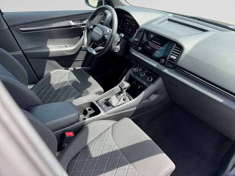 Skoda Karoq SPORTLINE 1.5 TSI DSG AUTOMAAT /// Wegklapbare trekhaak /// Achteruitrijcamera /// Zetelverwarming / — photo 3