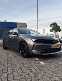 L Plug-in Hybrid 2023  - Slechts  12.500km