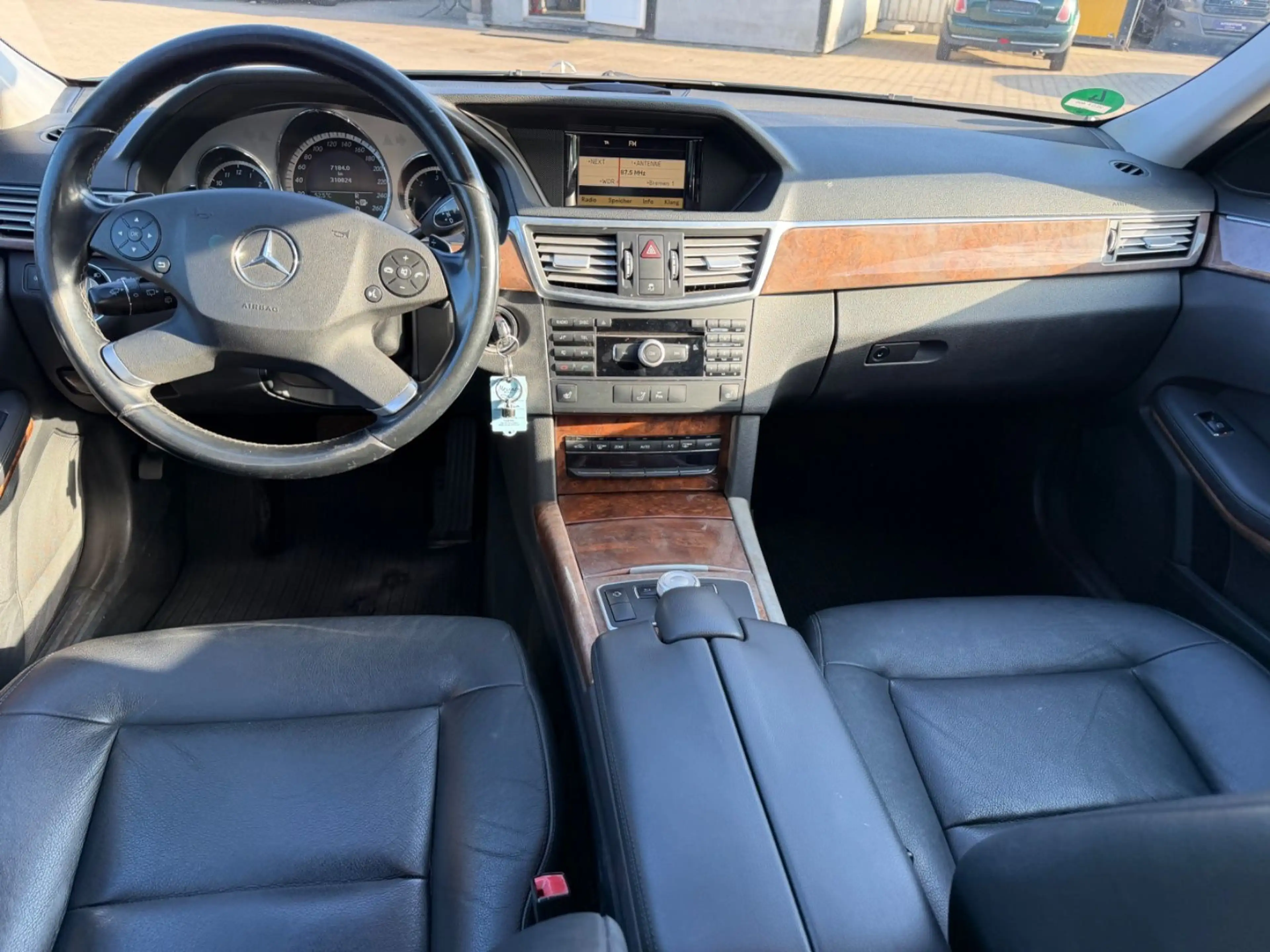Mercedes-Benz E 300 CDI BlueEfficiency/EURO5/XENON — photo 12