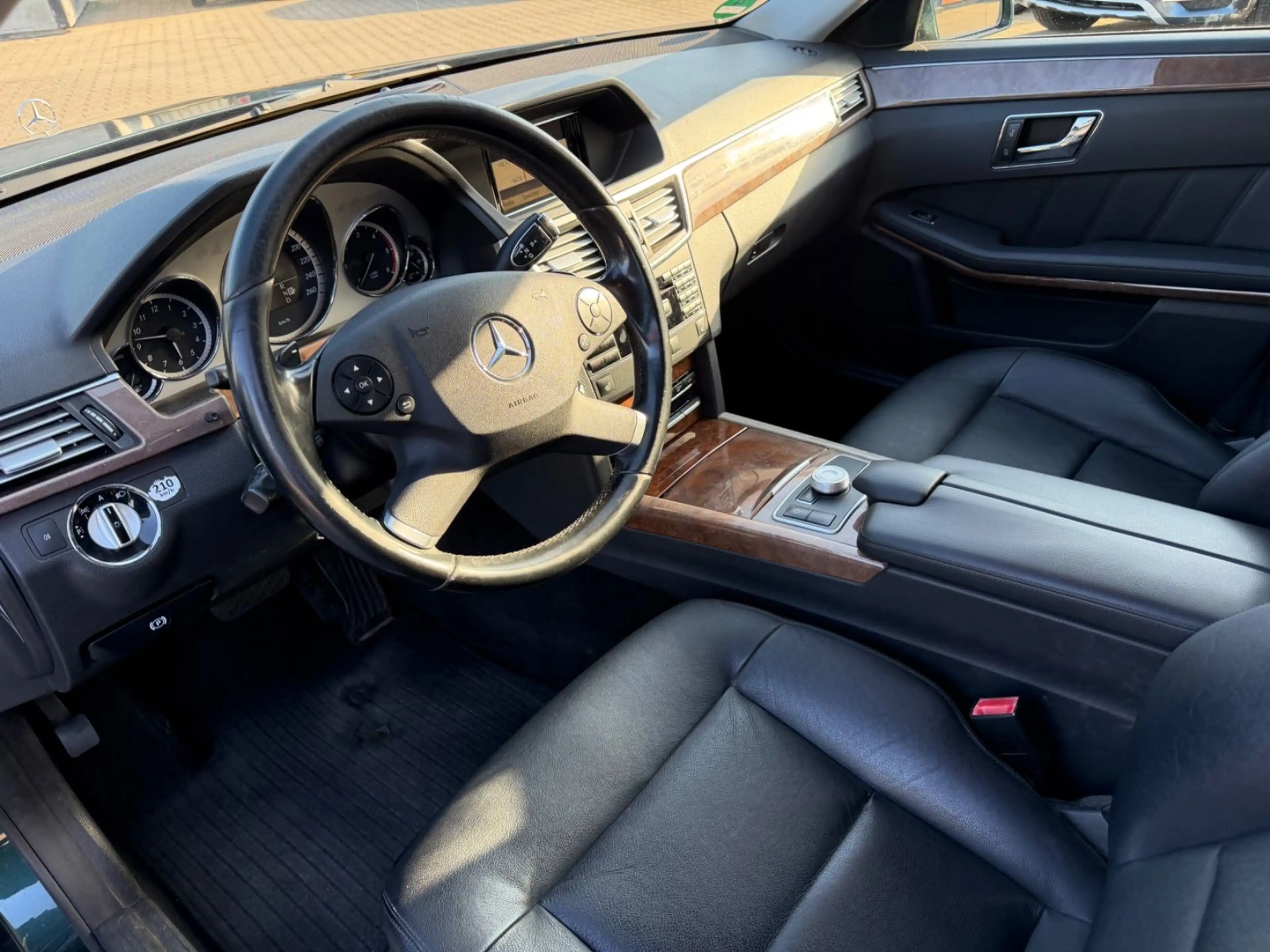 Mercedes-Benz E 300 CDI BlueEfficiency/EURO5/XENON — photo 10