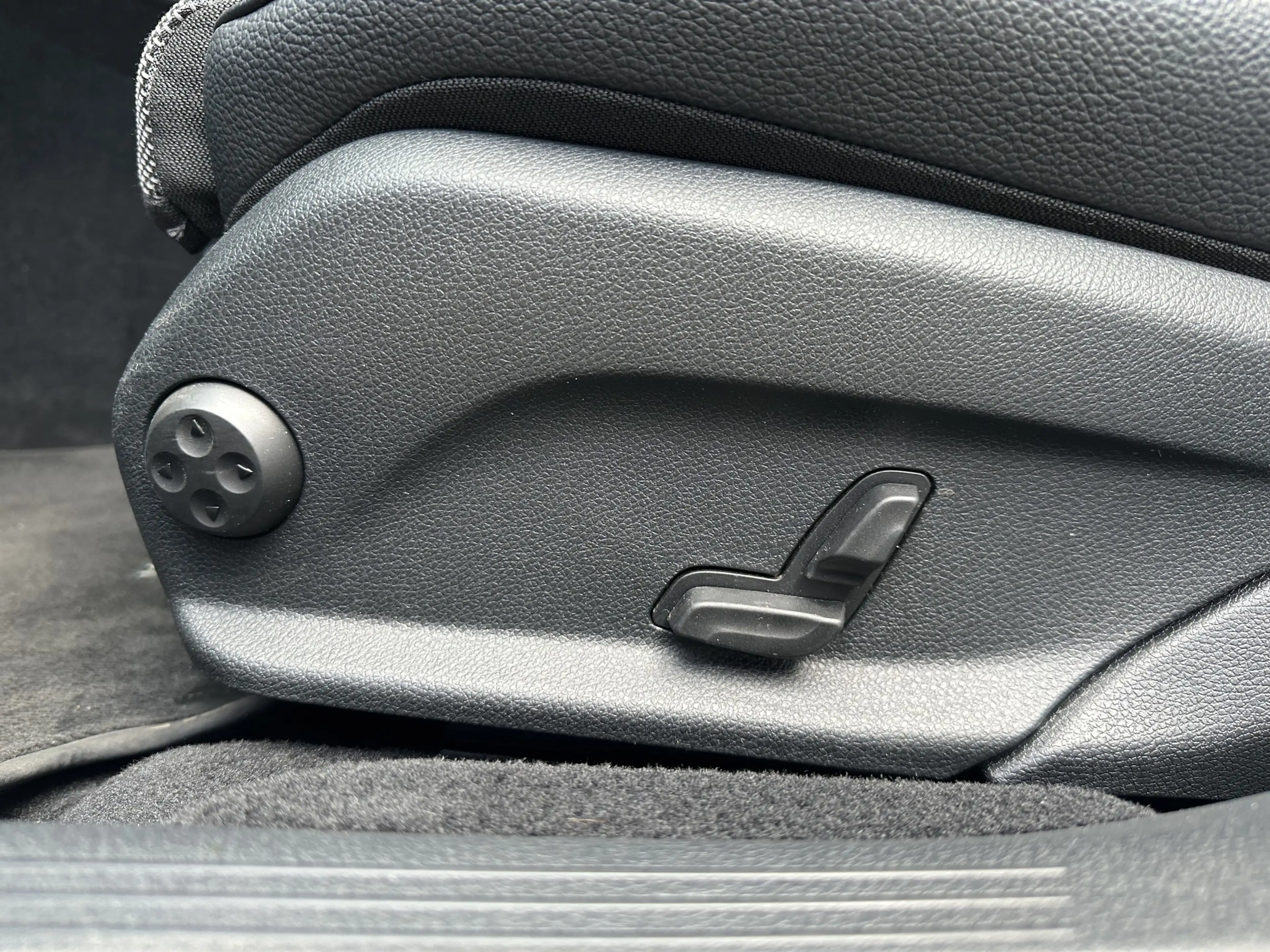 Mercedes-Benz E 400 T Avantgarde 4Matic NAV+LED+KAM+19ZO+TOTW — photo 13