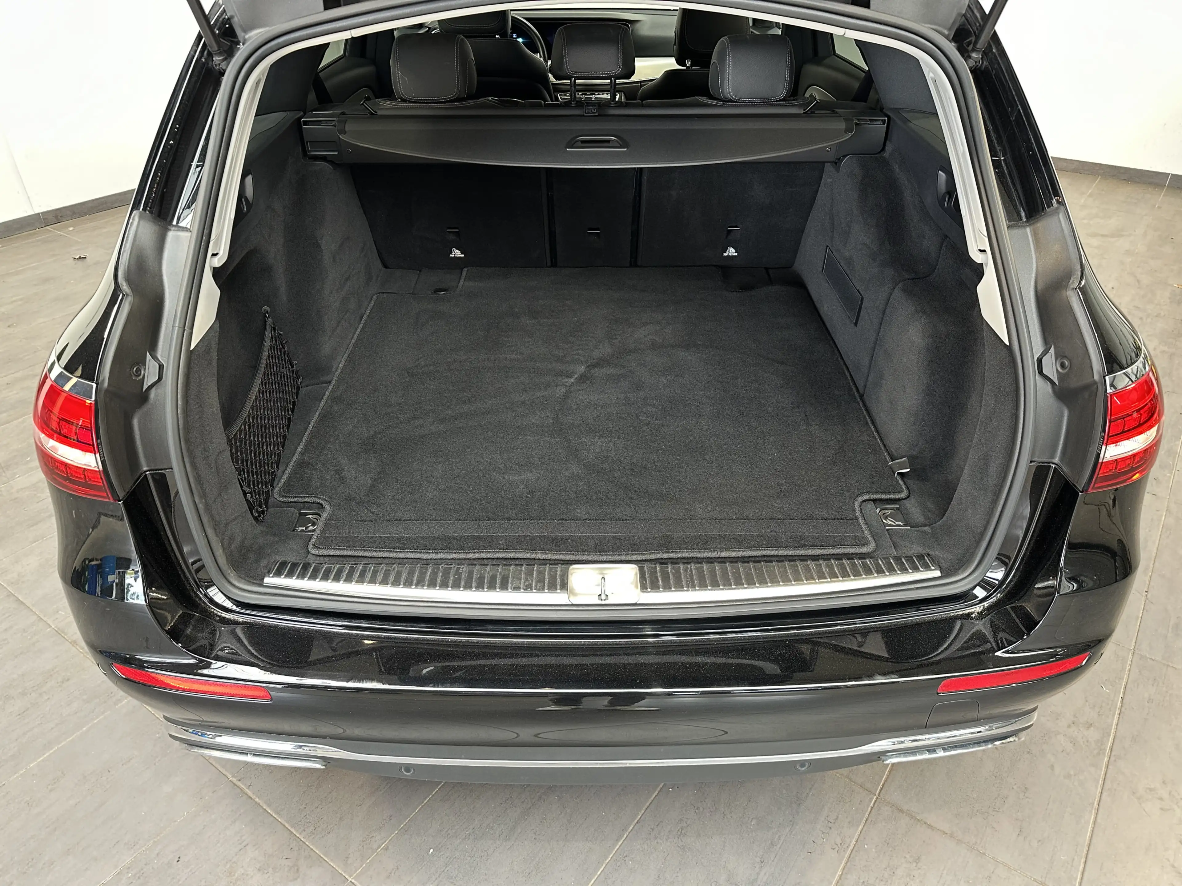 Mercedes-Benz E 400 T Avantgarde 4Matic NAV+LED+KAM+19ZO+TOTW — photo 6