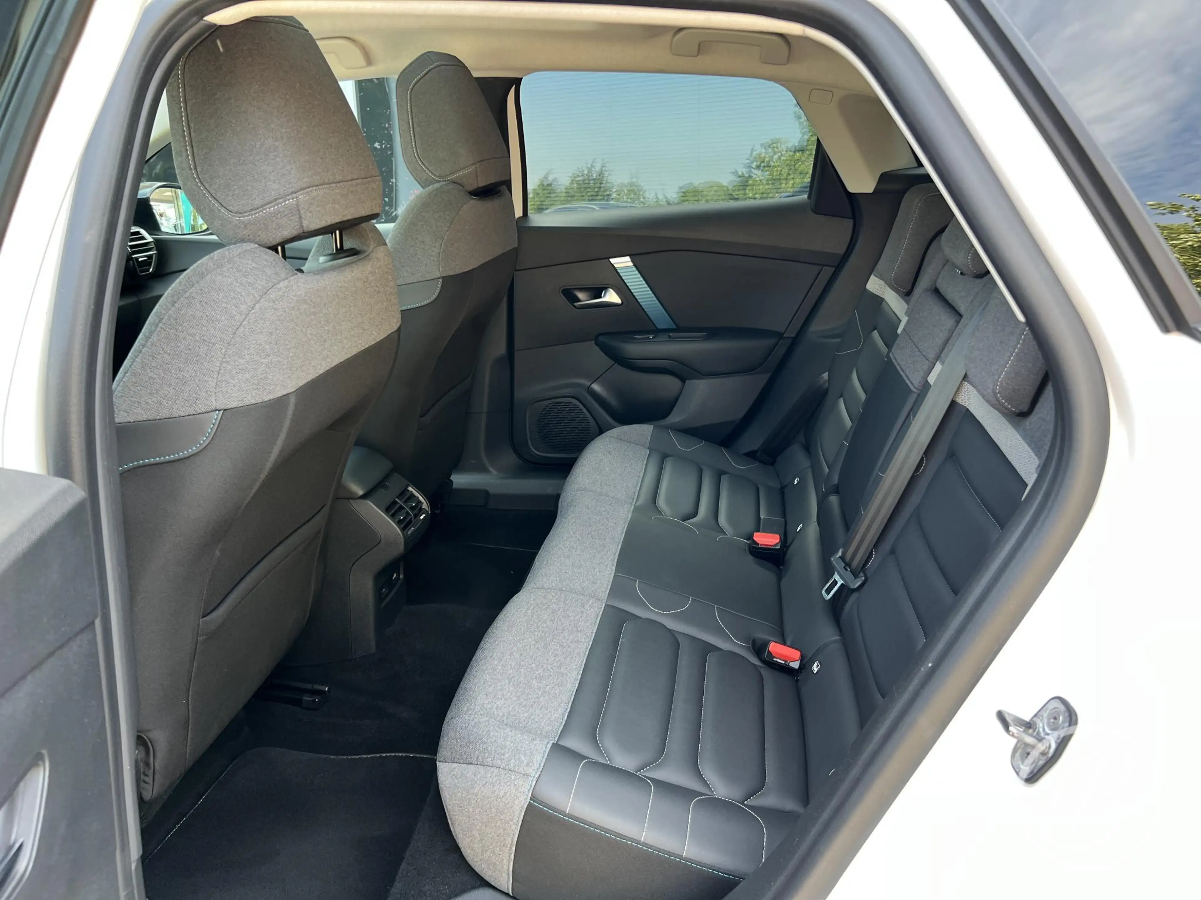 Citroen E-C4 Electric 50 kWh 136 pk Shine Automaat Range tot 310 km Pano — photo 11