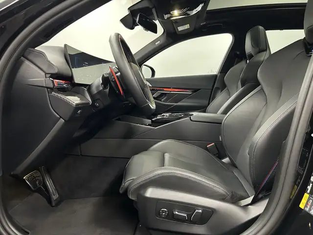 BMW M5 view 5