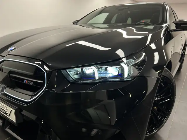 BMW M5 view 9