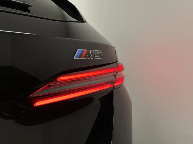 BMW M5 view 15