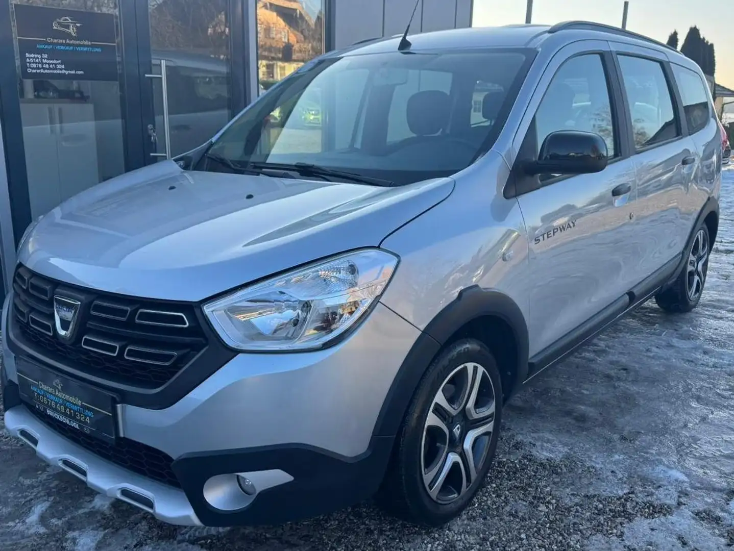 Dacia Lodgy Celebration TCe 130 S&S Grau - 1