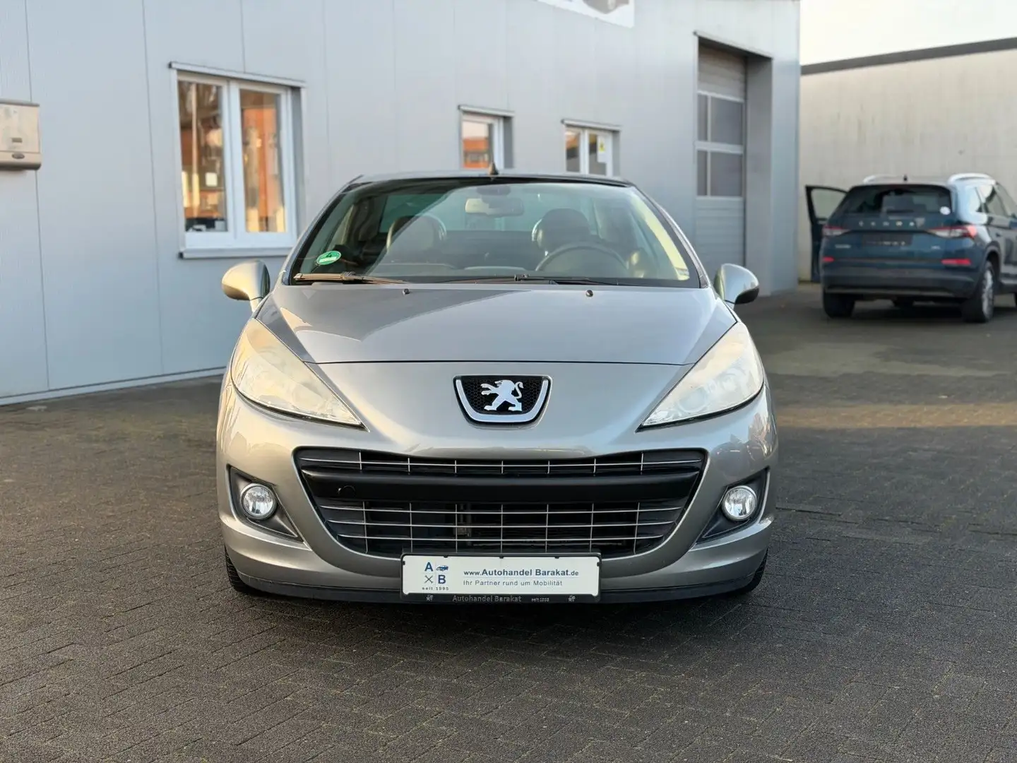 Peugeot 207 CC Cabrio Roland Garros 2.Hand SHZ LEDER ALU Gris - 2