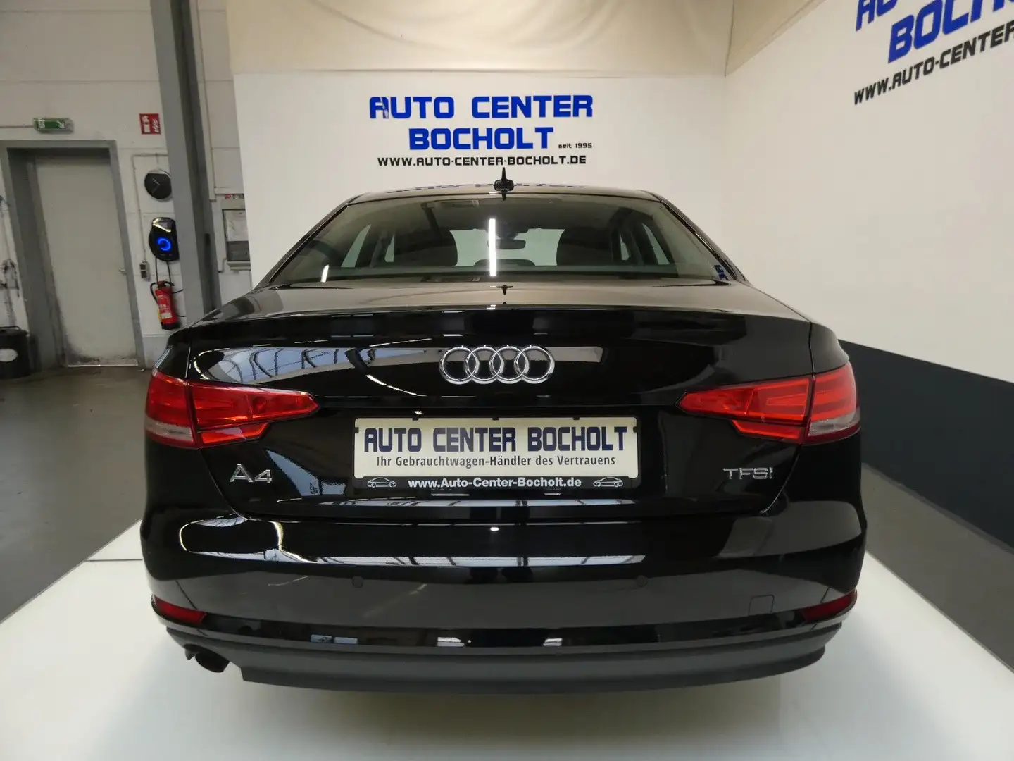 Audi A4 Lim. 1,4 Ltr*NaviMMi*Sitzheizung*PDC*AHK Noir - 2