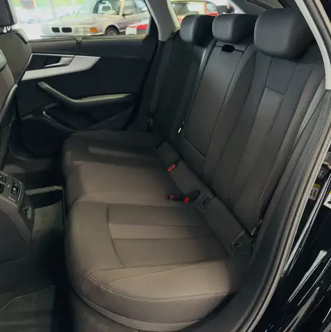 Audi A4 Avant view 12