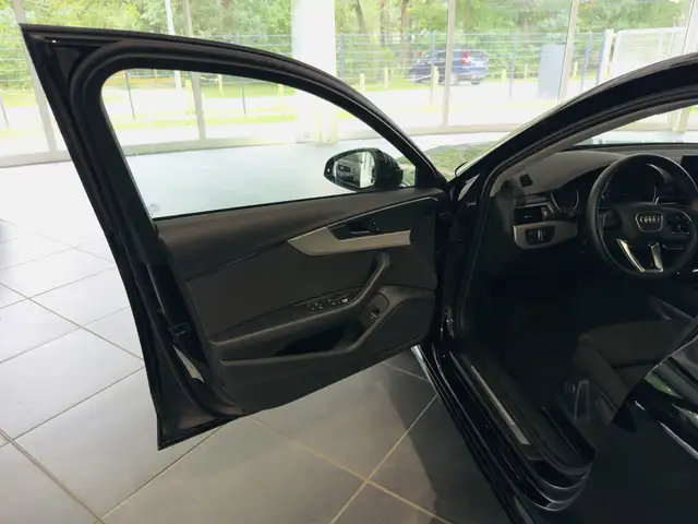 Audi A4 Avant view 9