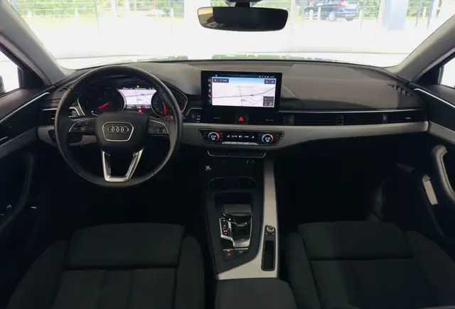 Audi A4 Avant view 13