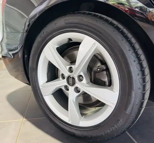 Audi A4 Avant view 7