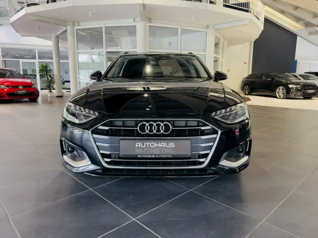 Audi A4 Avant view 2