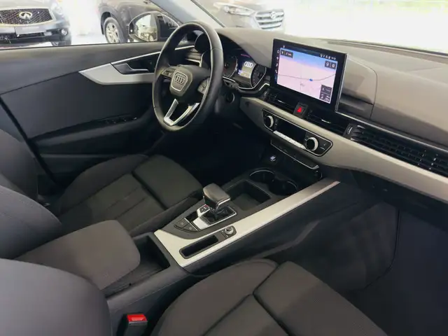 Audi A4 Avant view 8