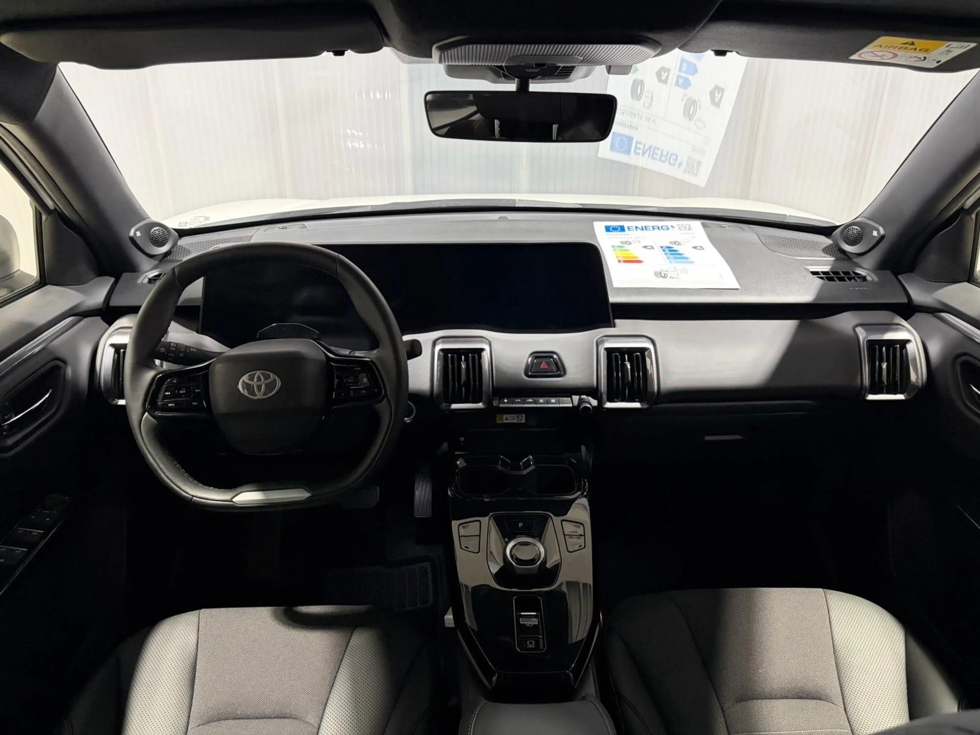 Toyota Urban Cruiser Executive 61 kWh Direct Leverbaar, JBL Geluidsyste — photo 12