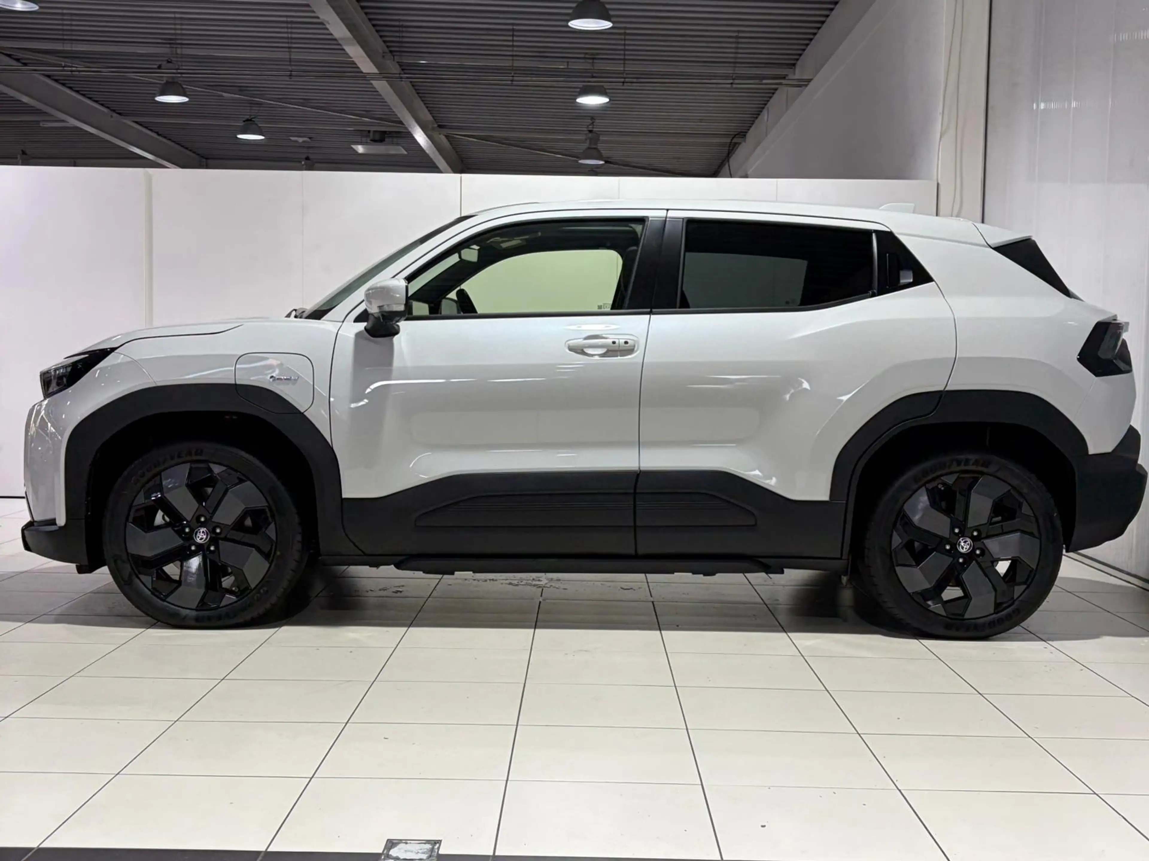 Toyota Urban Cruiser Executive 61 kWh Direct Leverbaar, JBL Geluidsyste — photo 9