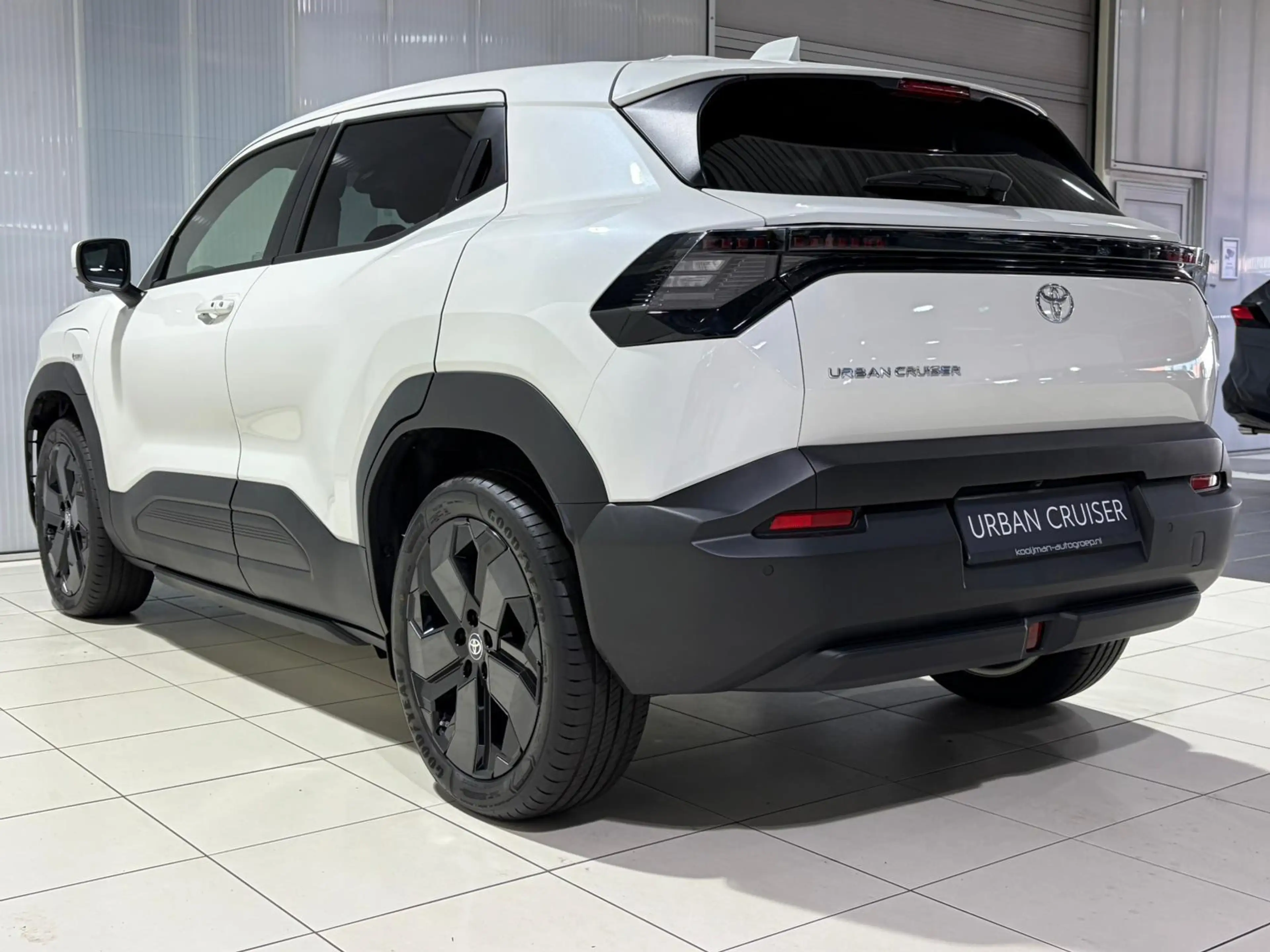 Toyota Urban Cruiser Executive 61 kWh Direct Leverbaar, JBL Geluidsyste — photo 6
