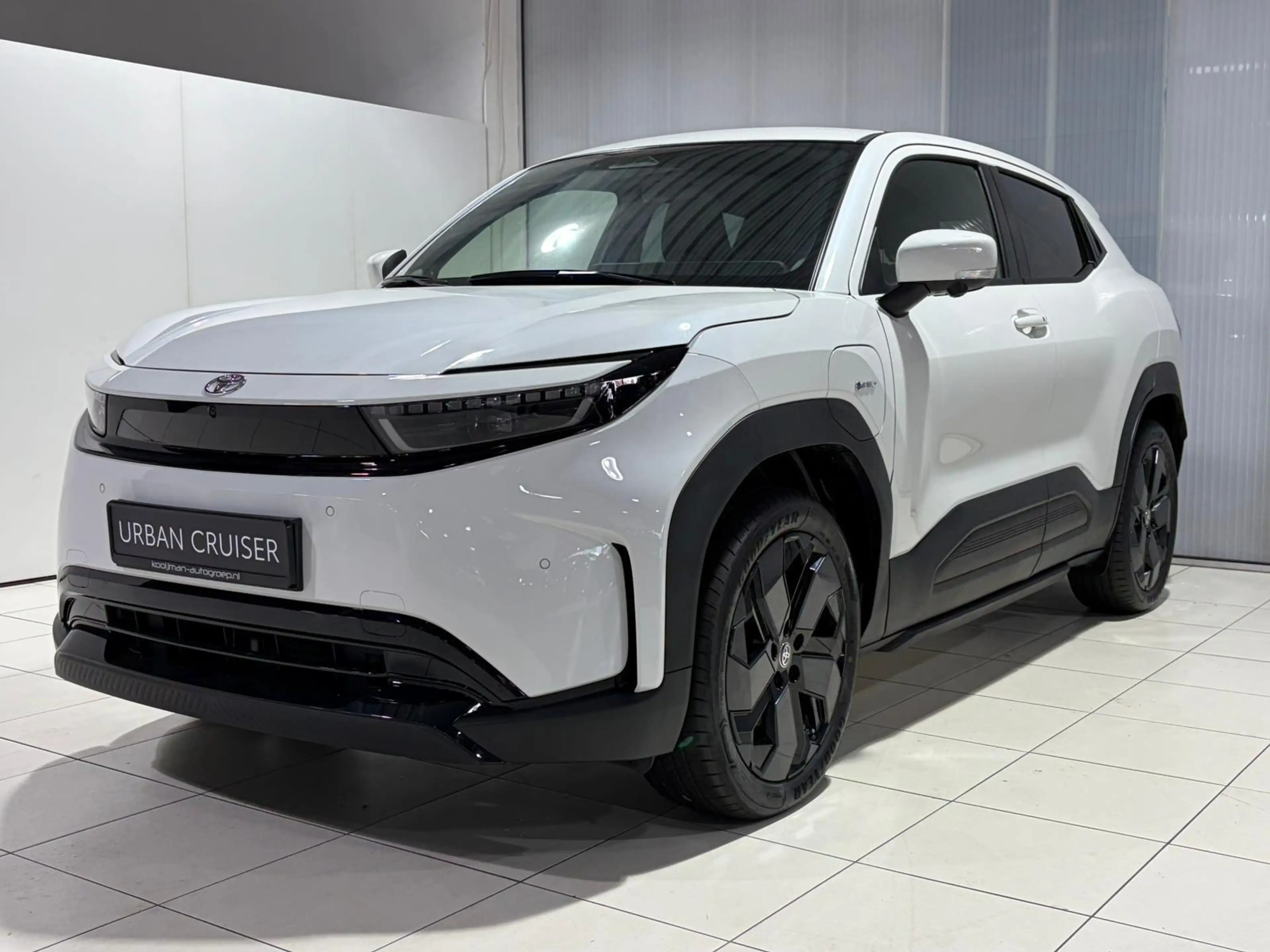 Toyota Urban Cruiser Executive 61 kWh Direct Leverbaar, JBL Geluidsyste — photo 2