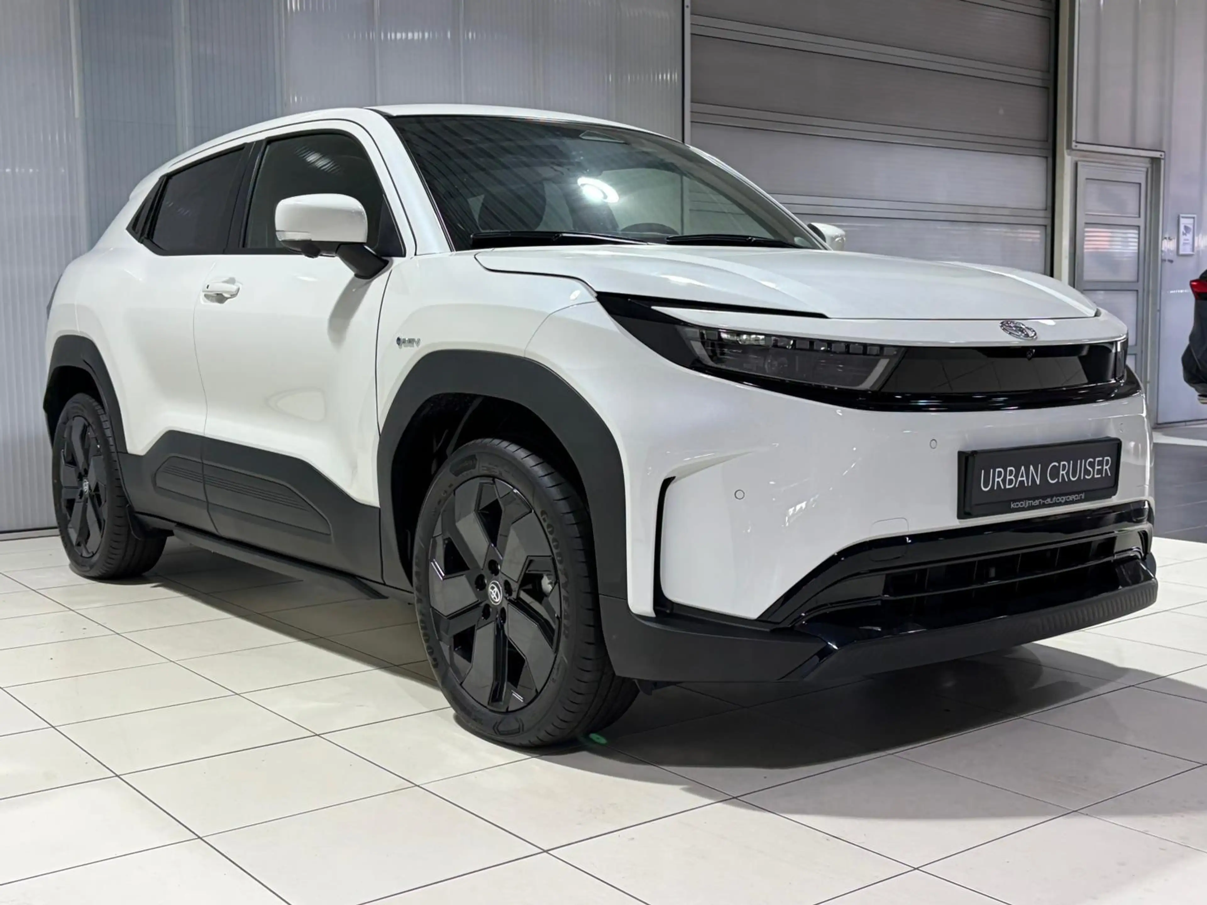 Toyota Urban Cruiser Executive 61 kWh Direct Leverbaar, JBL Geluidsyste — photo 4