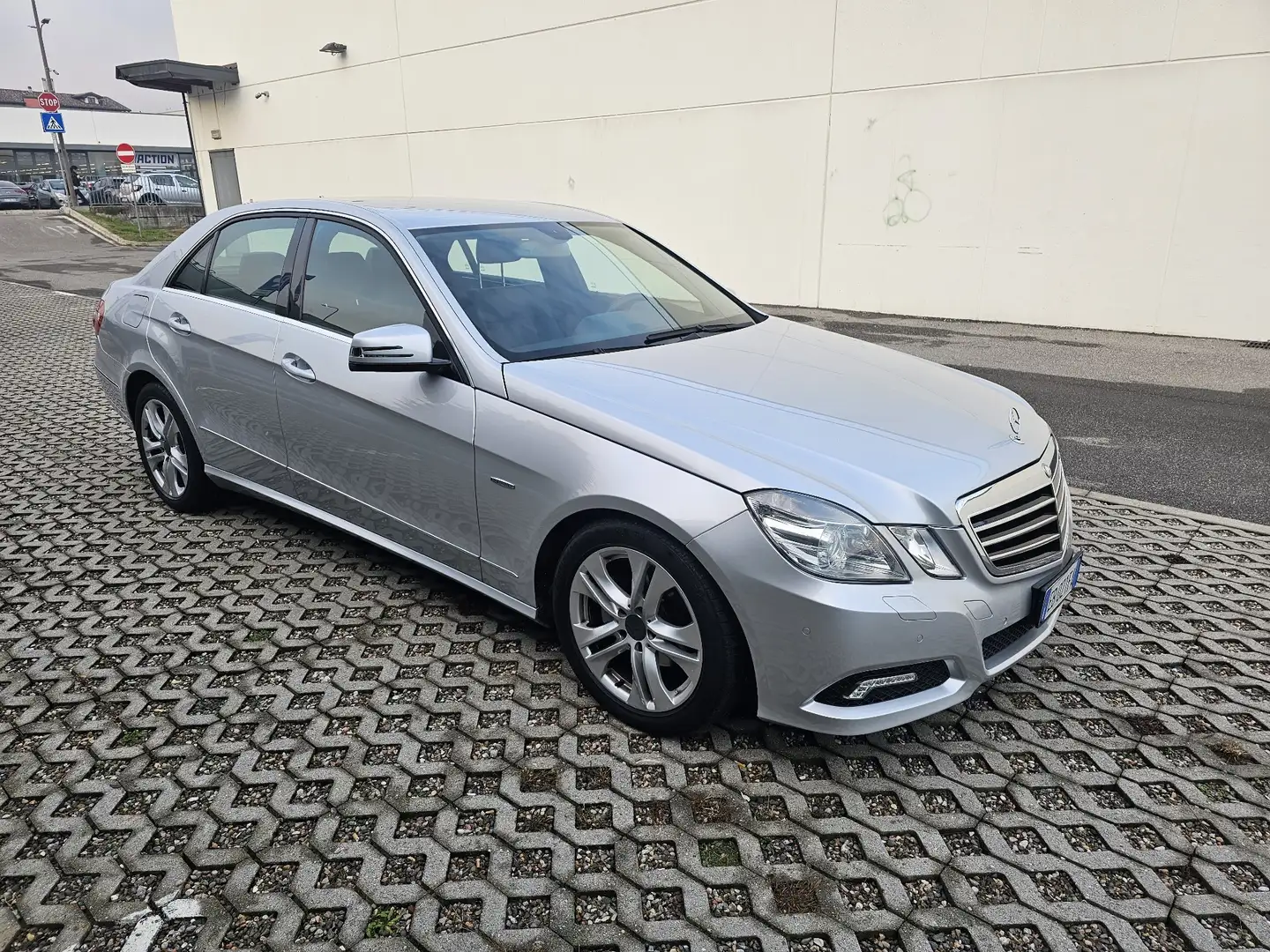 Mercedes-Benz E 220 cdi be Avantgarde AMG - 2