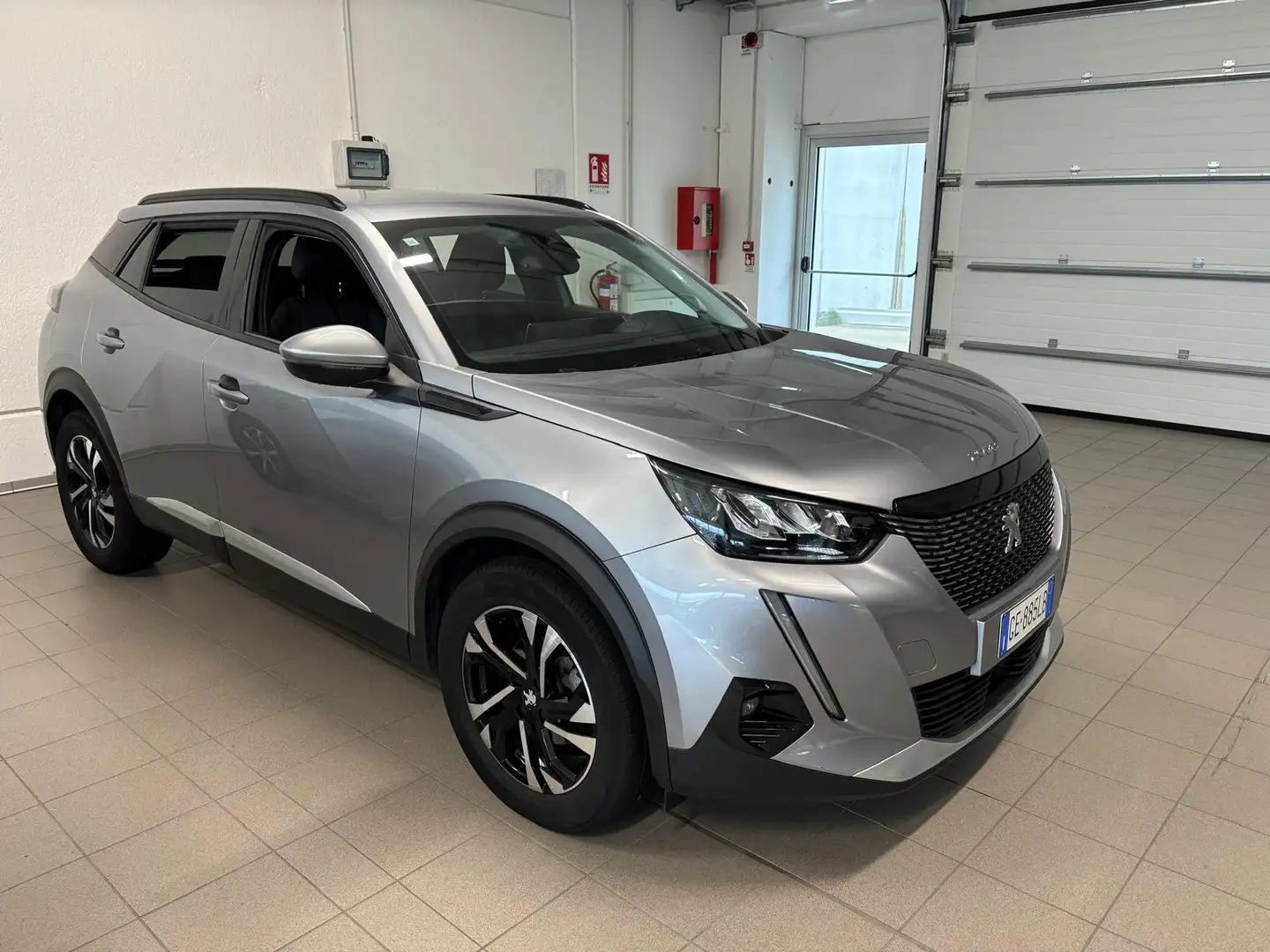 Peugeot 2008 2008 II 2020 1.2 puretech Allure Pack s Grijs - 1