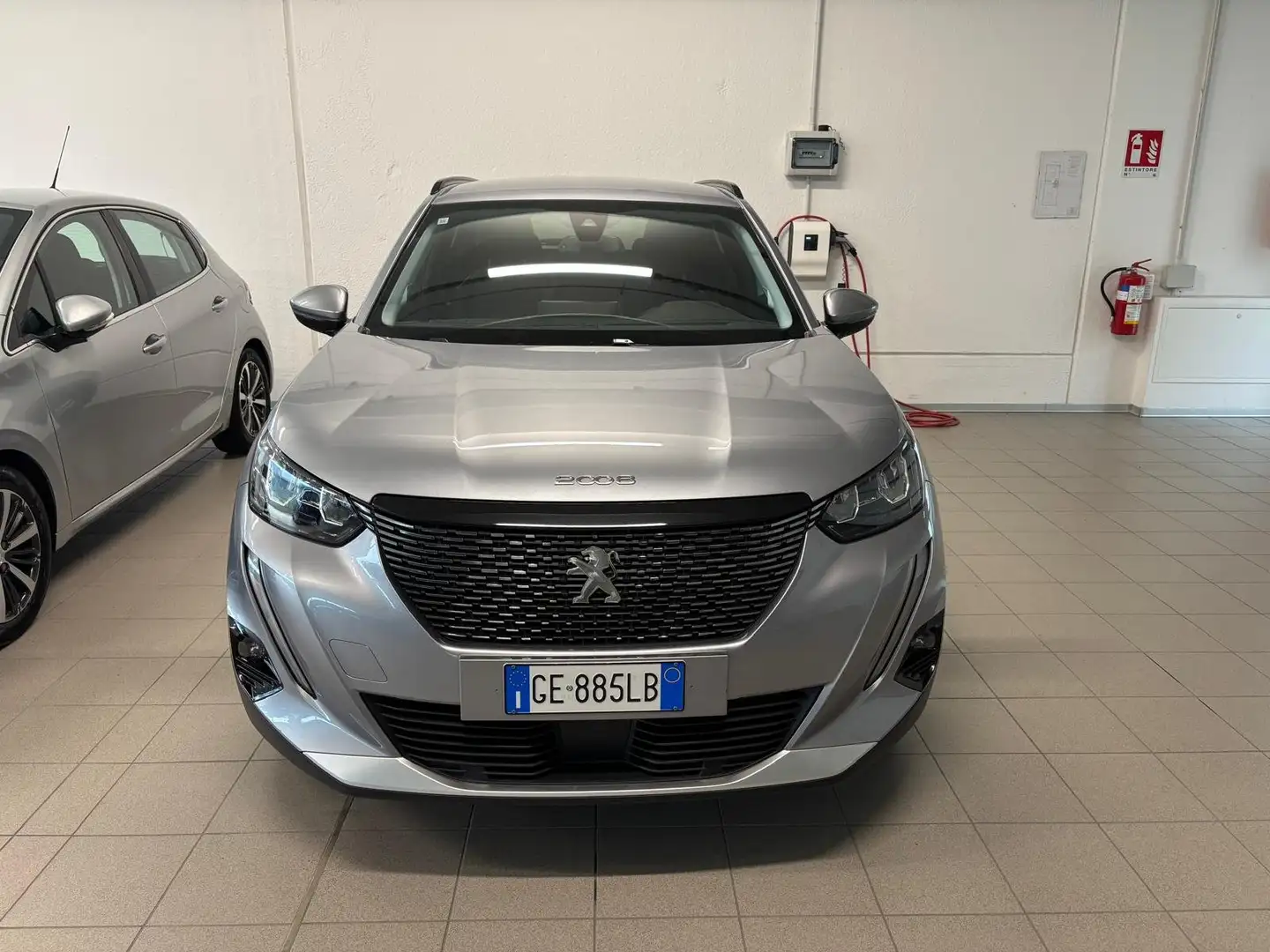 Peugeot 2008 2008 II 2020 1.2 puretech Allure Pack s Grijs - 2
