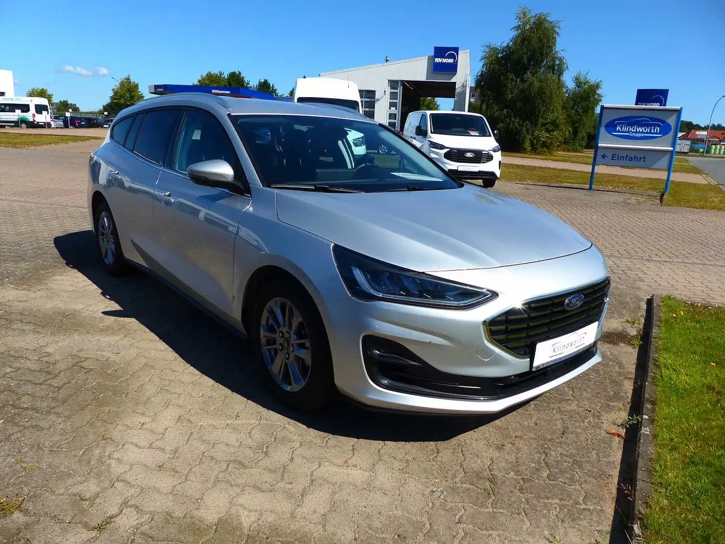 Ford Focus Turnier 1.0 EcoB. mHEV Aut. Titanium X GJR Silber - 2