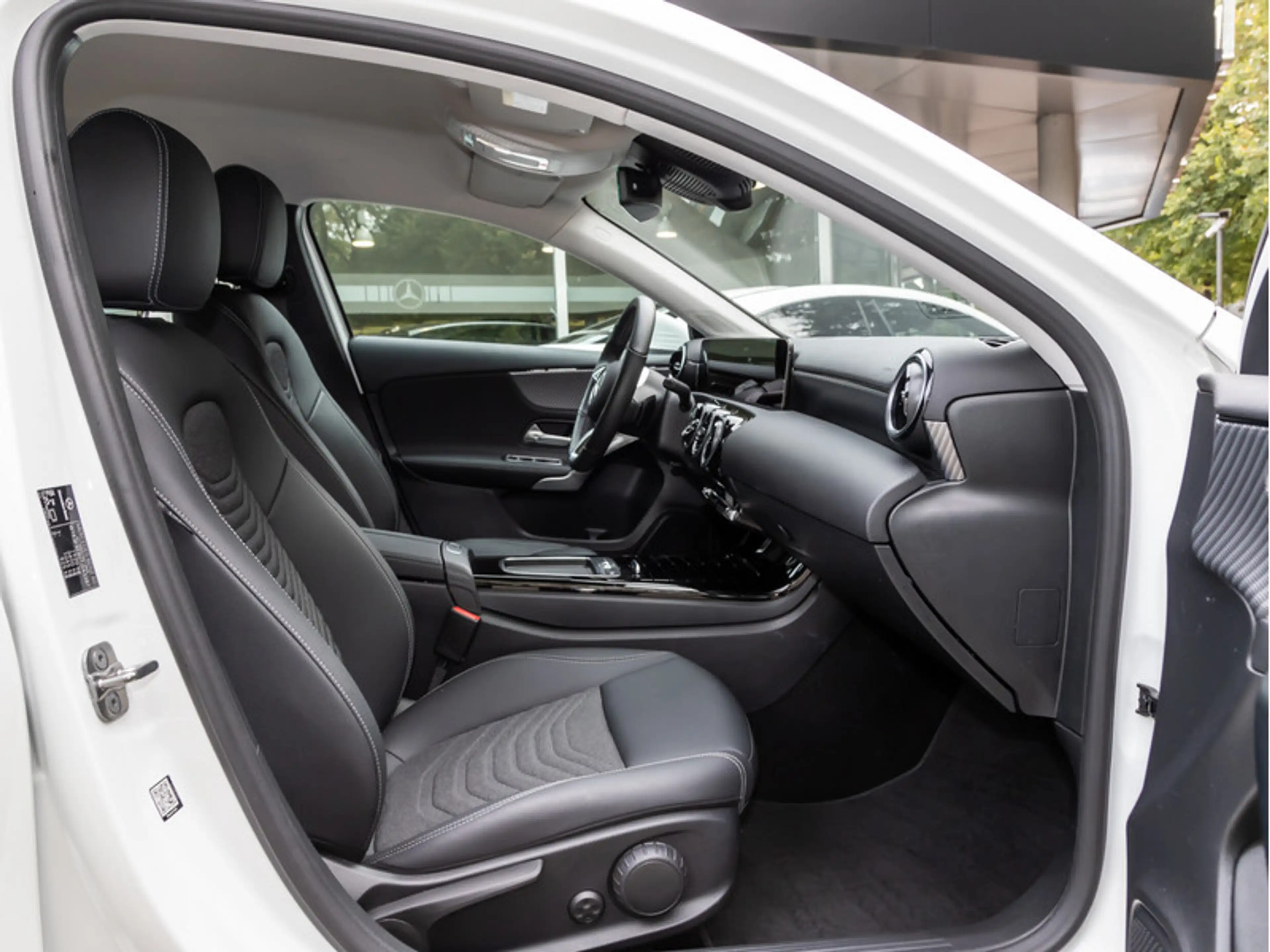 Mercedes-Benz A 180 Progressive/LED/Cam/Smartphone-Intg/Winter — photo 8