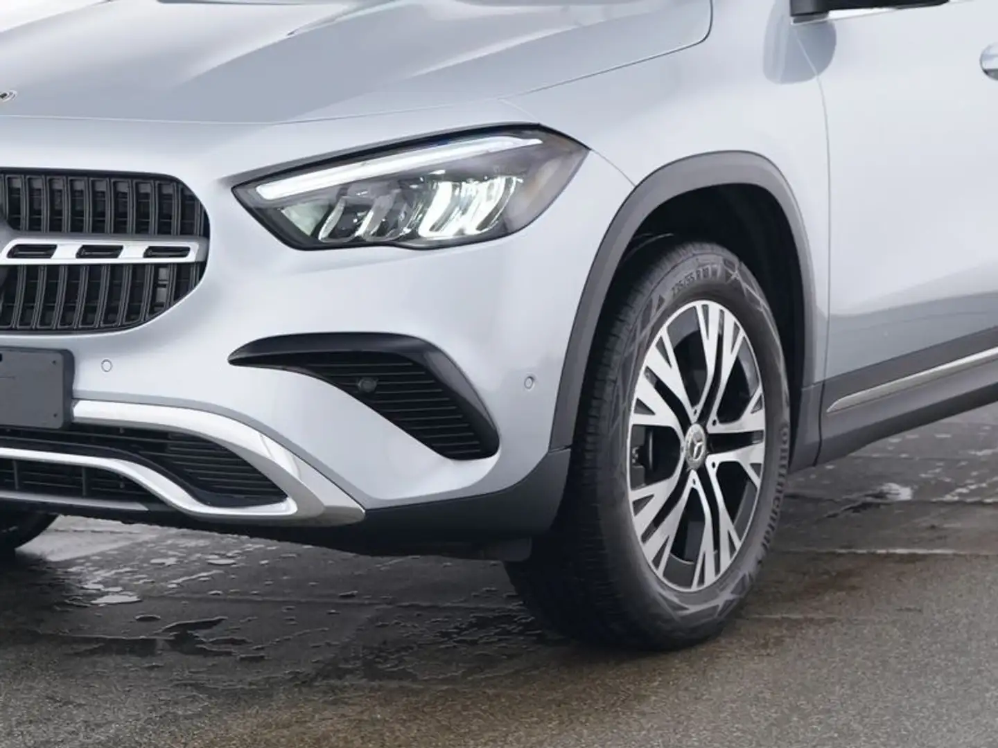 Mercedes-Benz GLA 200 Progressive-Advanced-Plus/LED/Kamera Silber - 2