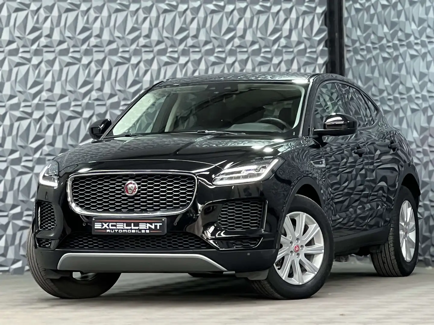 Jaguar E-Pace 2.0 D AWD S/BOITE AUTO/GPS/BLUETOOTH/GARANTIE 12 Noir - 1